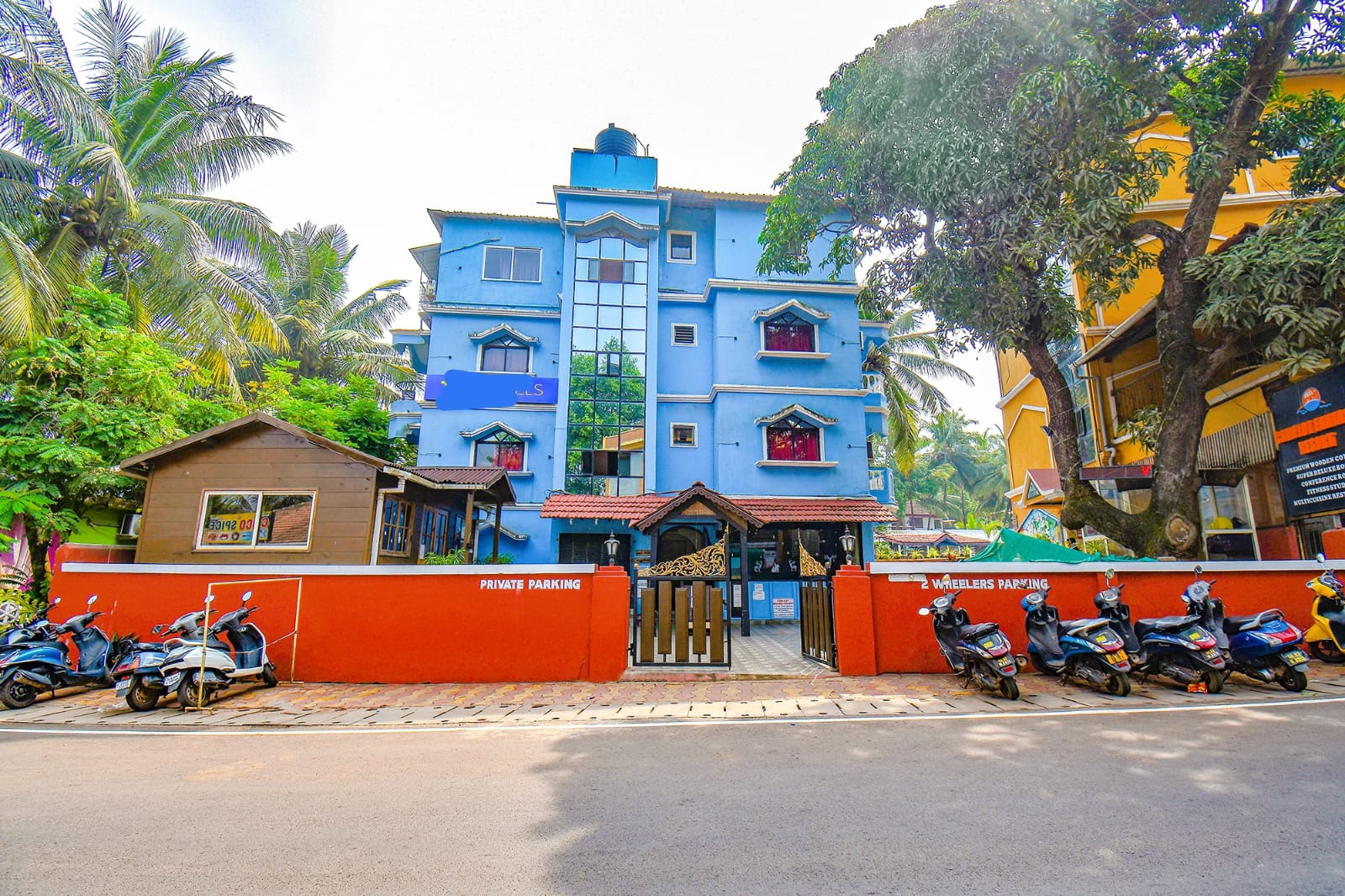 Luxury Plaza Hotel